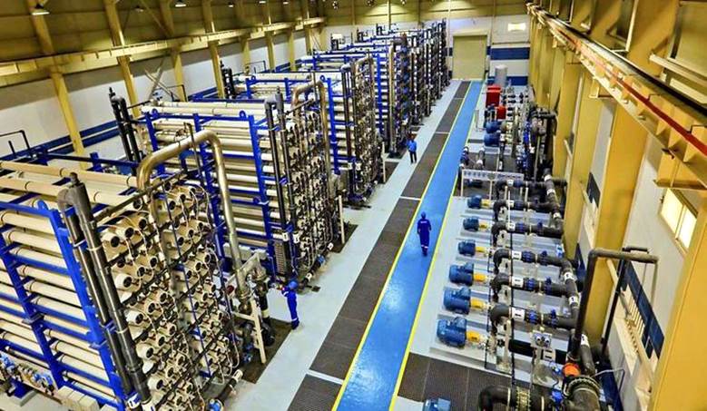 Reverse osmosis desalination devices