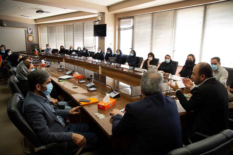 Abrizan's expert team presenting RCFA findings to an industrial client